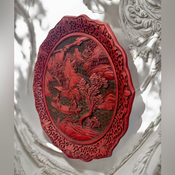 Antique Chinese Hand Carved Cinnabar Lacquer Scalloped Plate - Picture 4 of 11